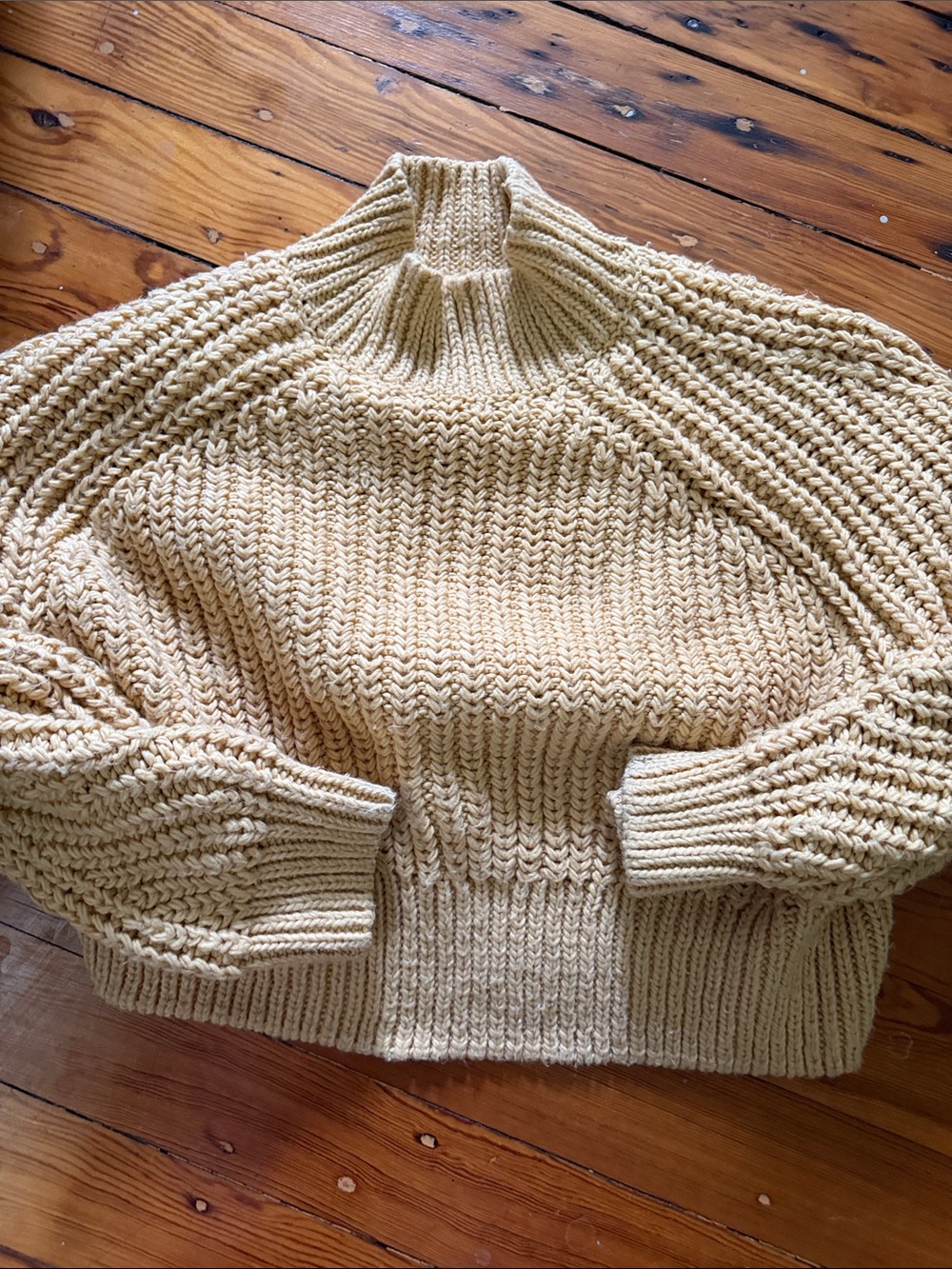 H&M Ribbed Chunky Turtleneck Sweater in Light Beige
